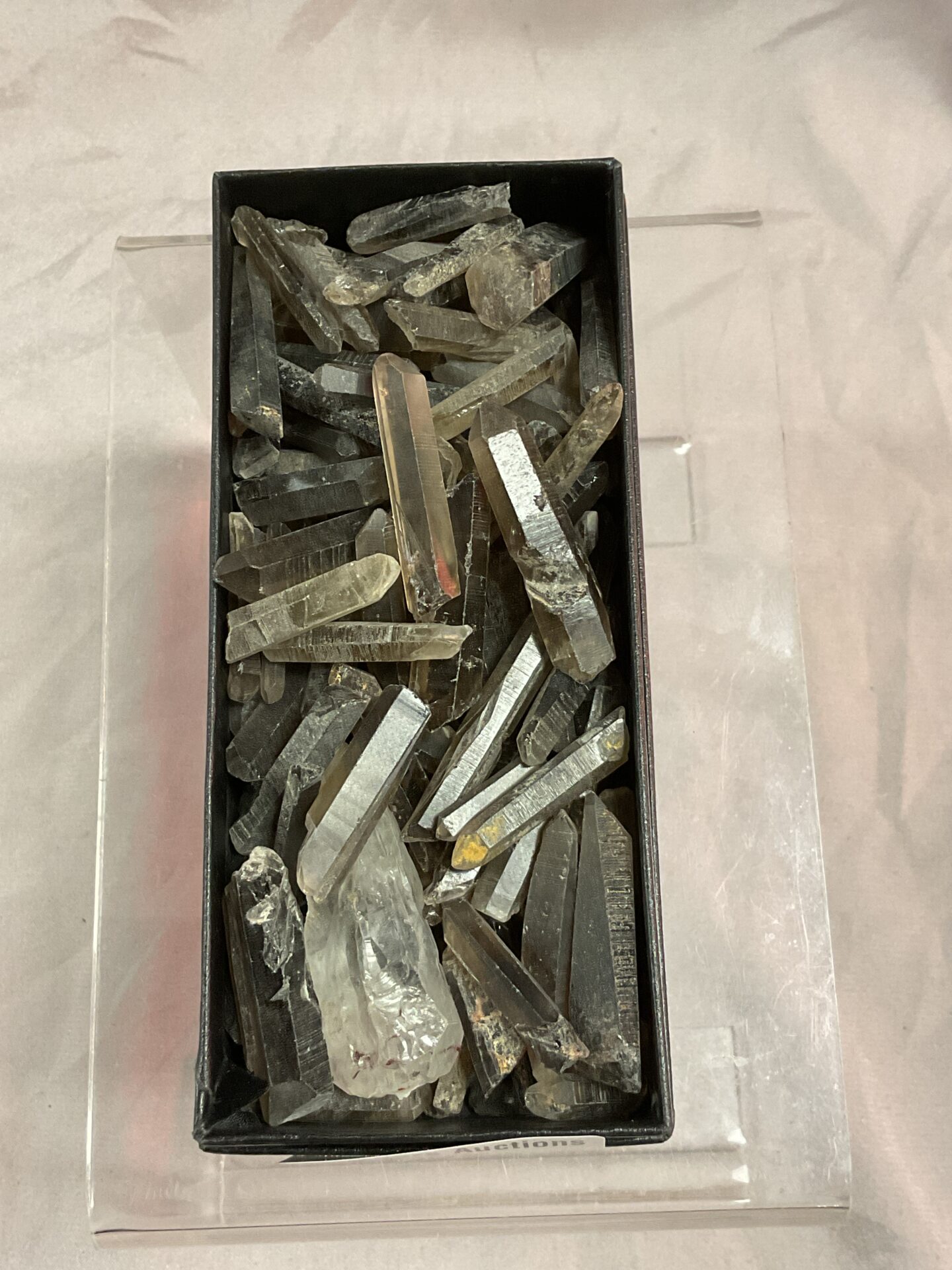 798 Tray of unpolished crystals