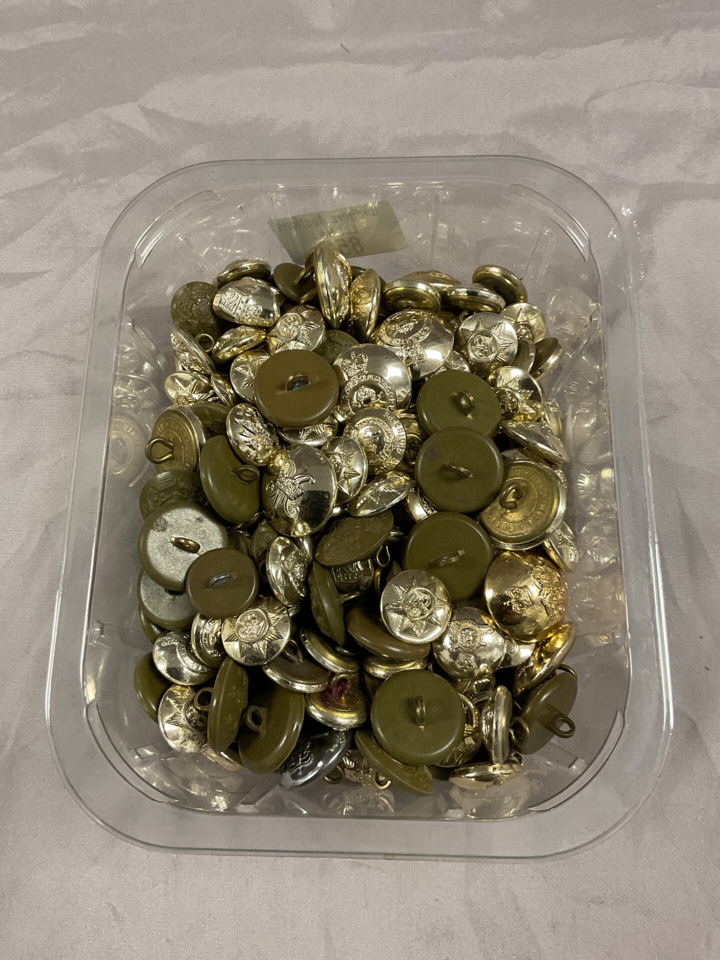 853 Tub of mixed British military buttons