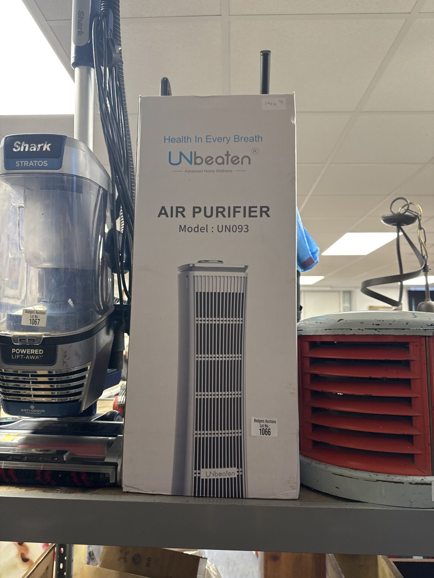 1066 Unbeaten UN093 air purifier- appears unopened