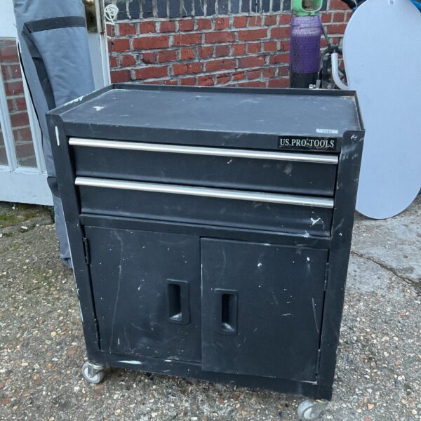 Front view of a US Pro tool cabinet with drawers.