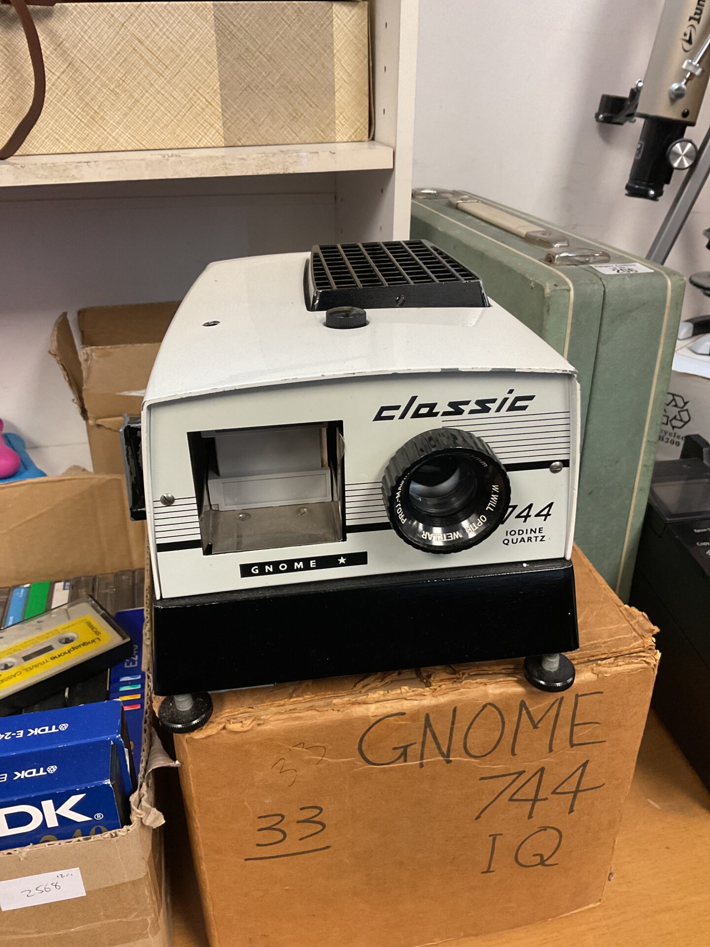 236 Vintage gnome 744 slide projector