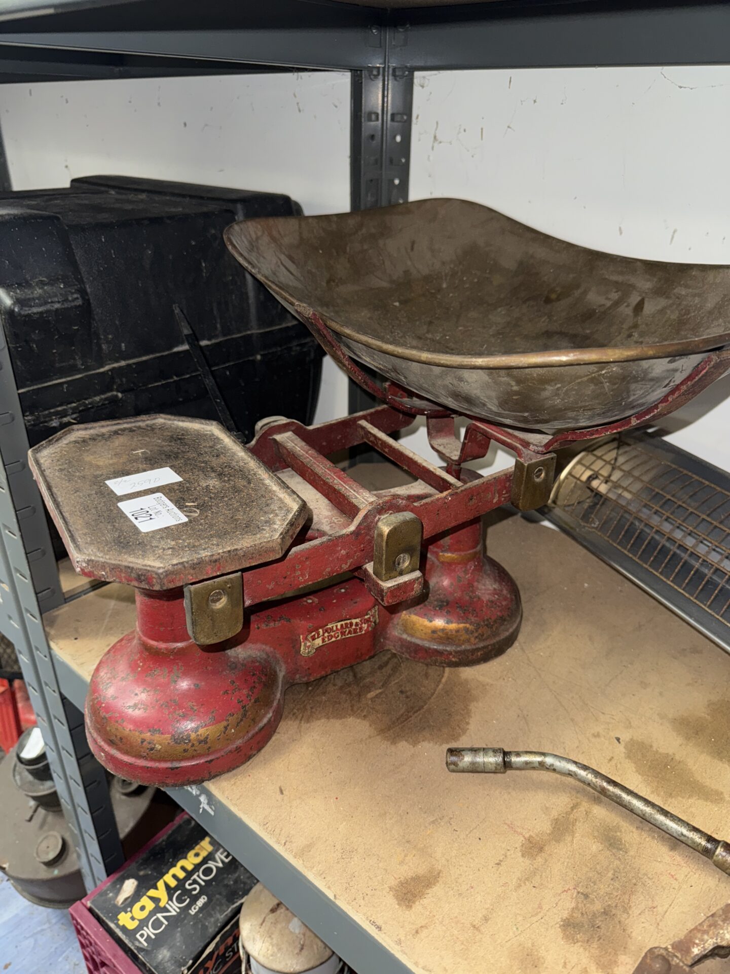 1021 Vintage W E Pollard & sons balance scales