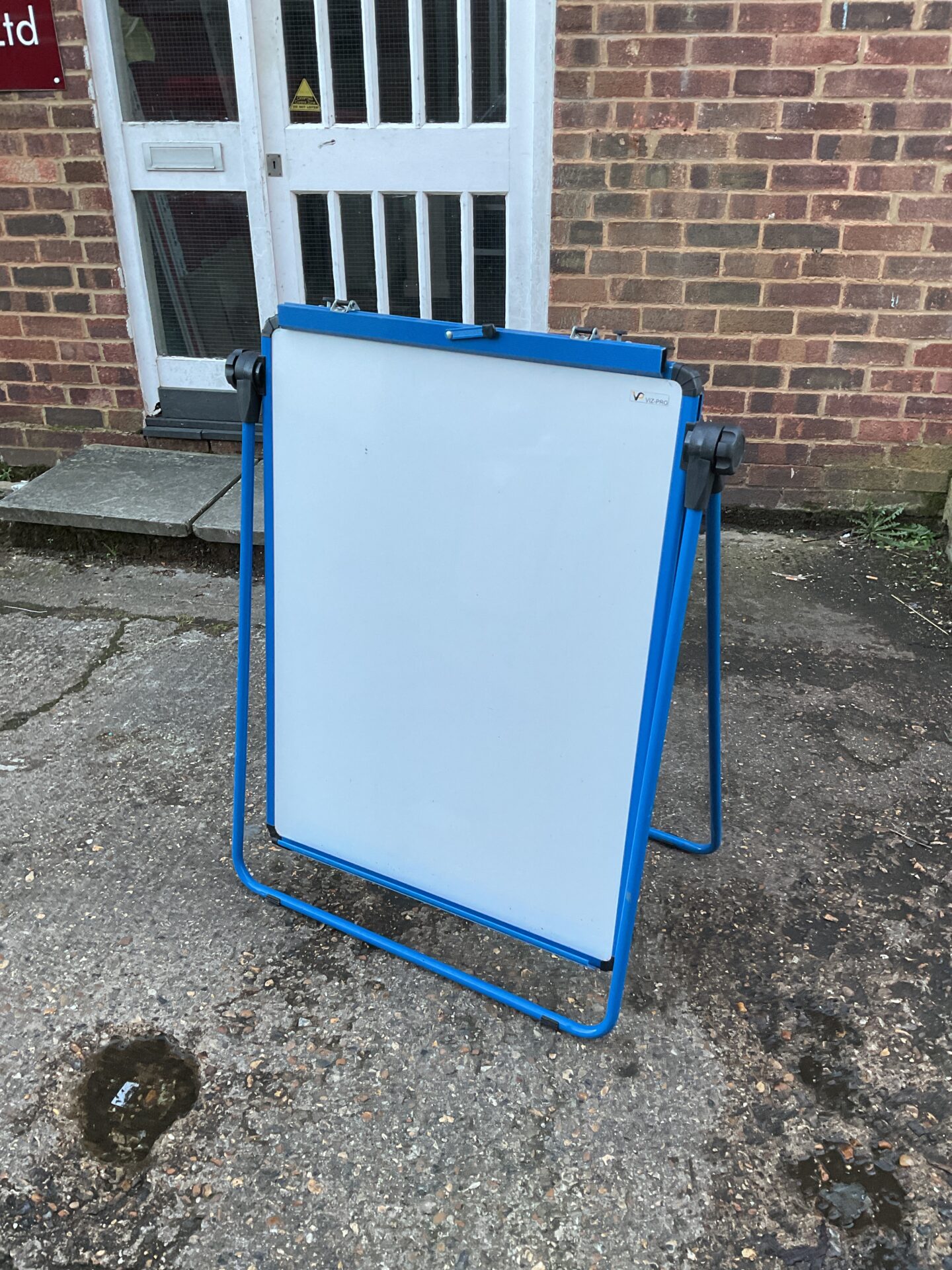 1157 Vizpro white board on a frame