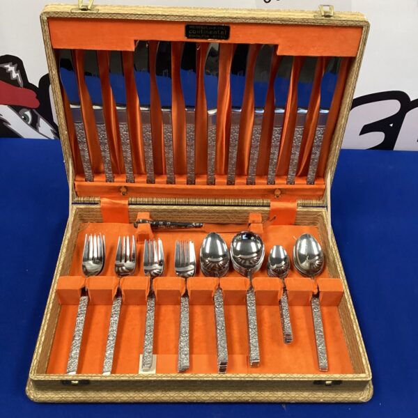 Vintage Webber and Hill cutlery canteen in fitted case.