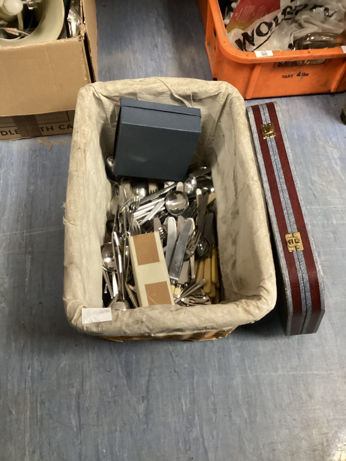 667 Wicker basket of cutlery