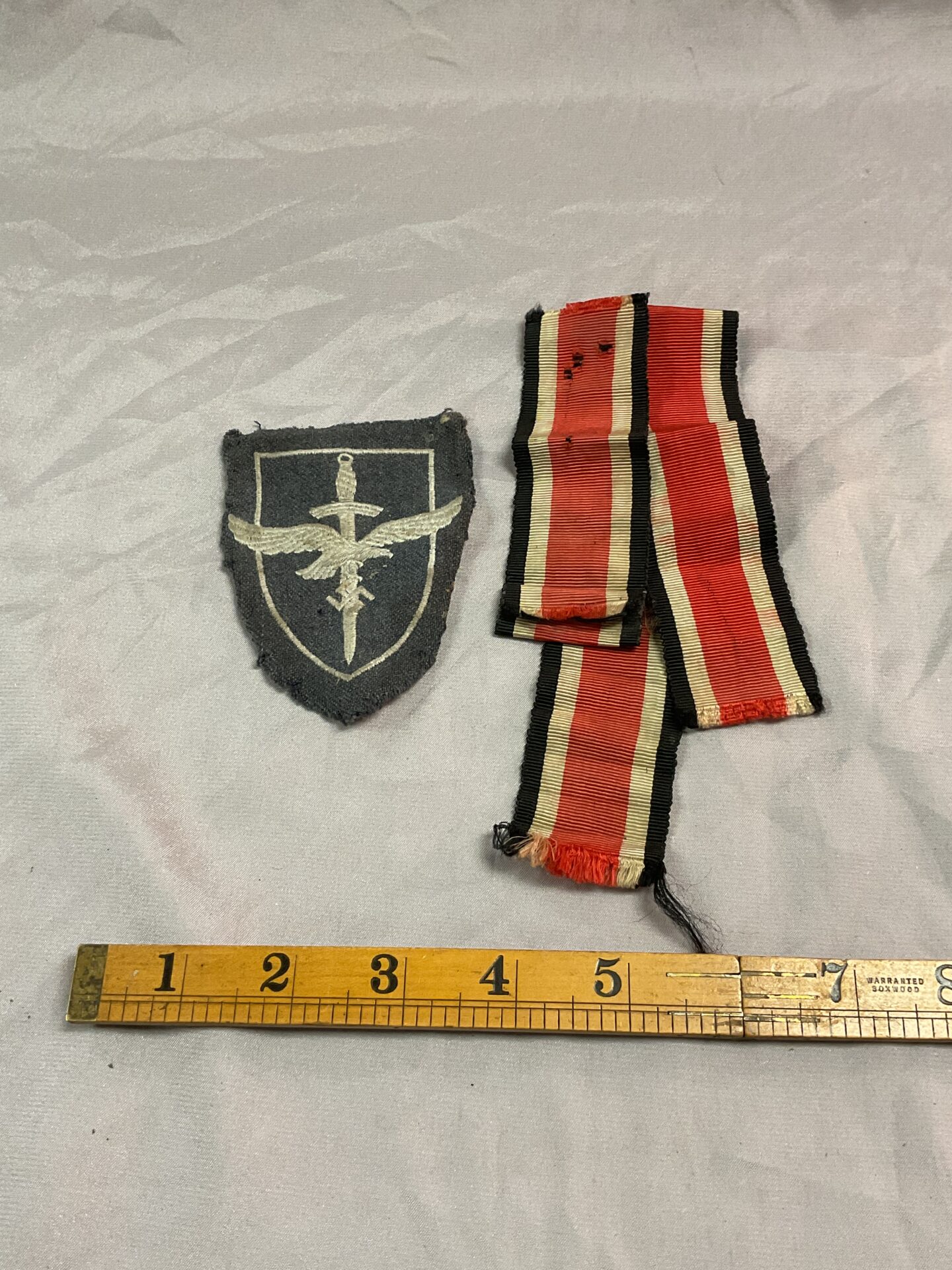 911 ww2 German Luftwaffe womens Helferinnen sleeve patch And two medal ribbons