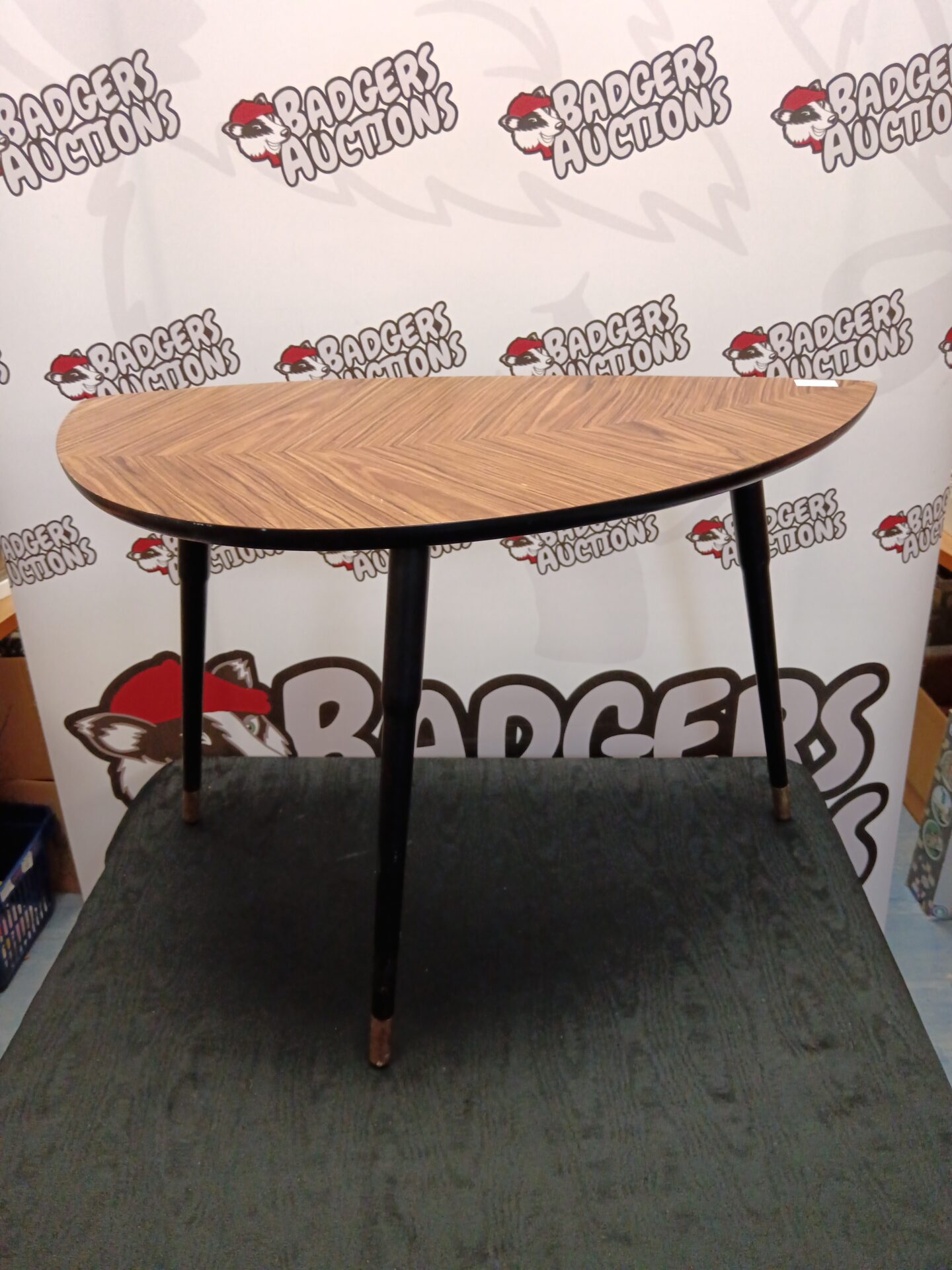 664 Retro style IKEA leaf shaped magazine table