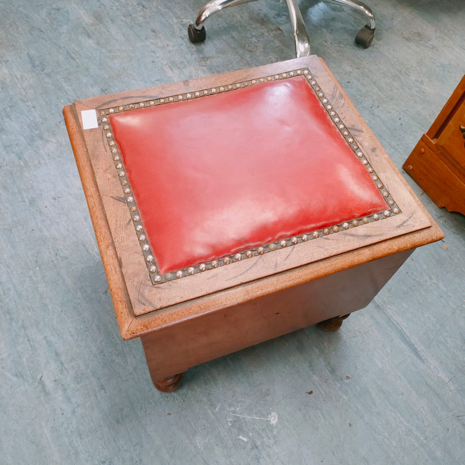 626 Vintage red leather topped kamode