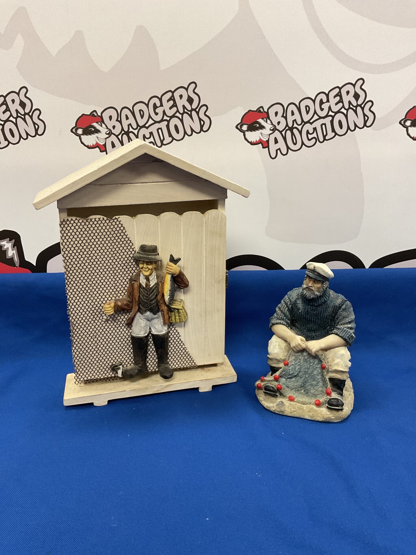 040 Fishermans key box & resin sculpture of a sea captain