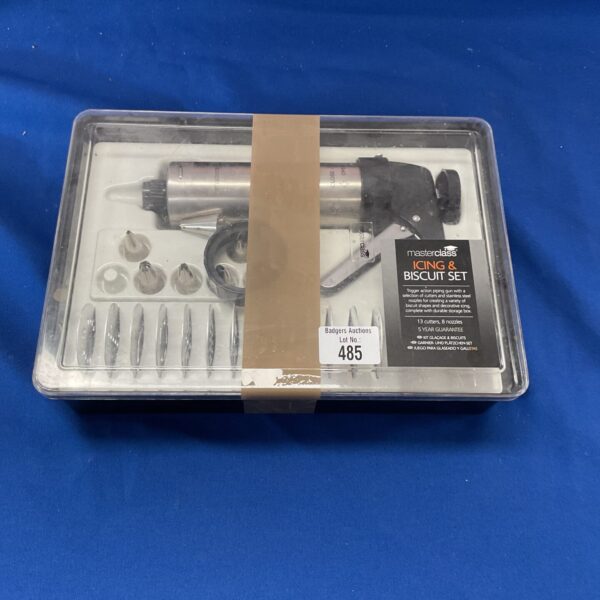 Masterclass icing set with various biscuit cutters and nozzles.