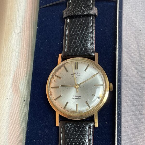 Gold plated vintage Rotary gents watch with analogue display.