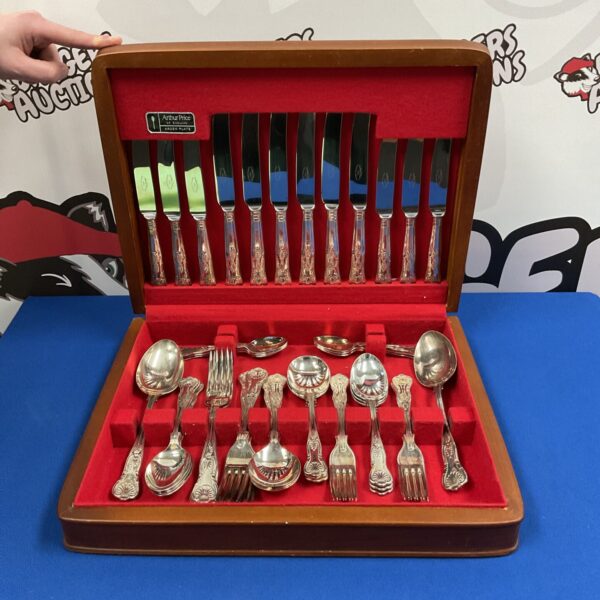 Vintage Arthur Price silver plate cutlery set in a fitted case.