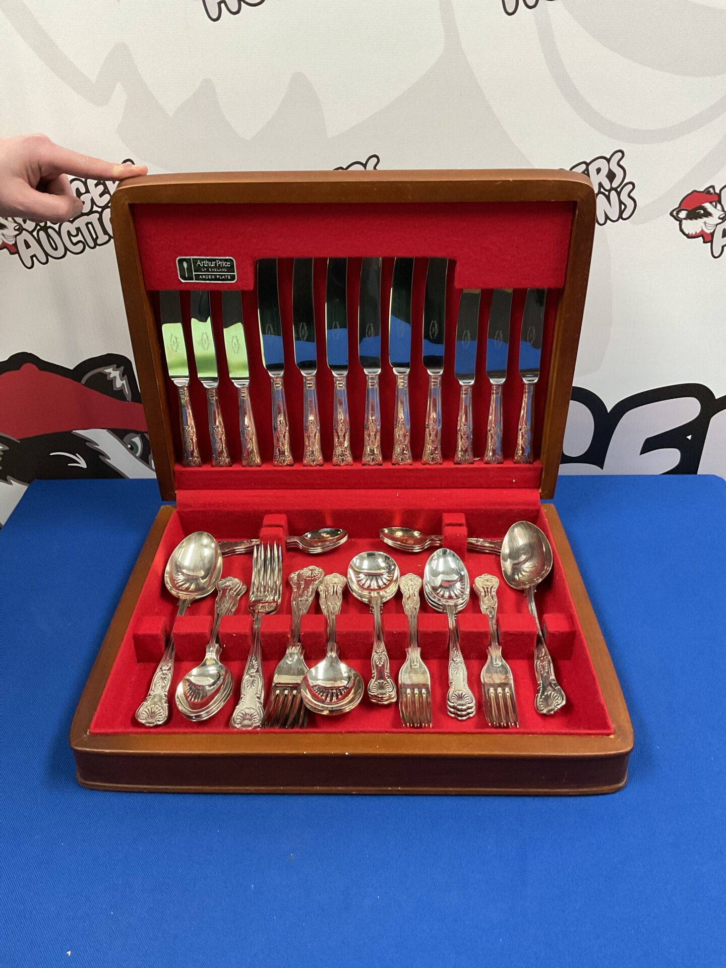 043 Arthur price silver plate cutlery set in case