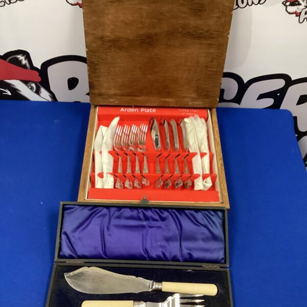 Vintage Arden Plate fish cutlery set with mother of pearl handles.