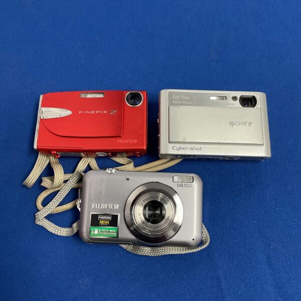 Vintage Fujifilm FinePix Z digital camera, compact point and shoot.