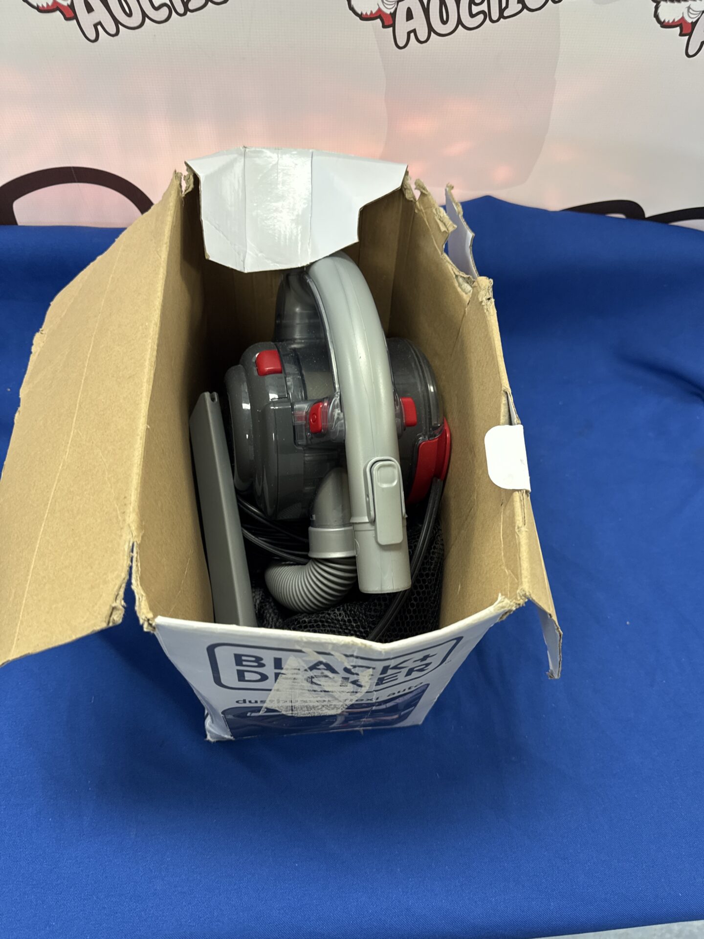 1039 Black & decker dust buster 12v car hoover
