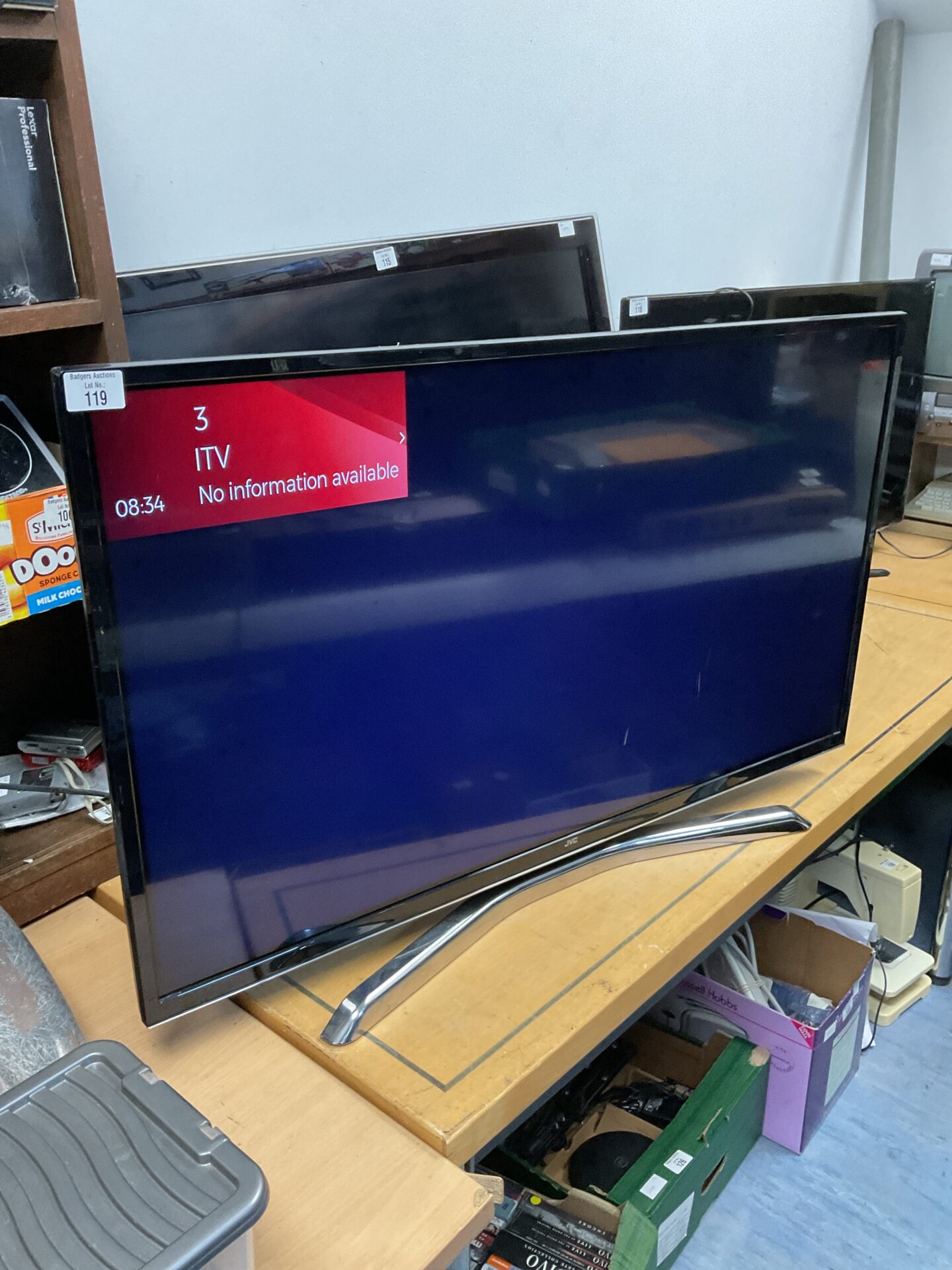 119 Jvc 40” led smart tv working (no remote)