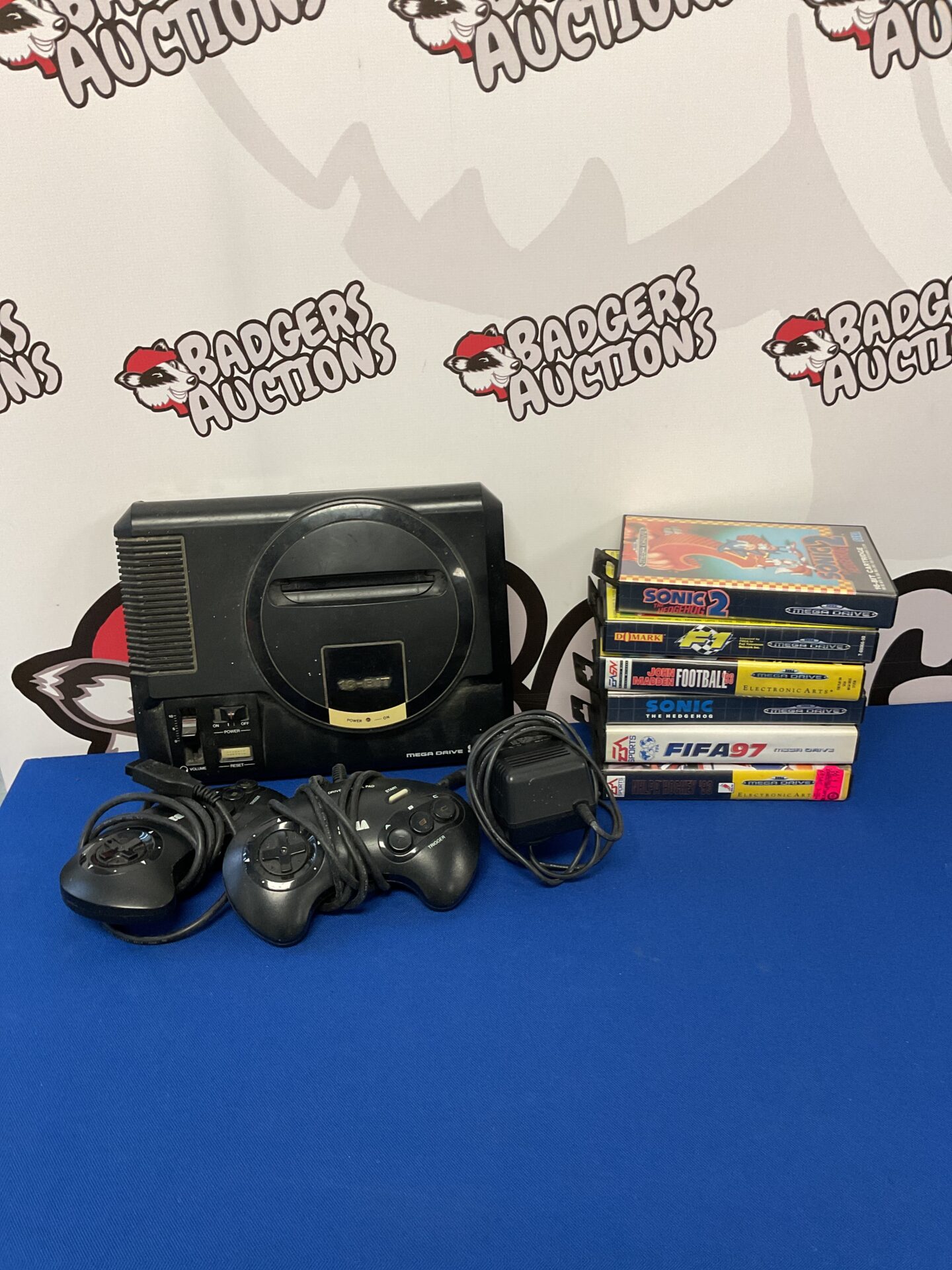 139 Sega megadrive console with games inc sonic