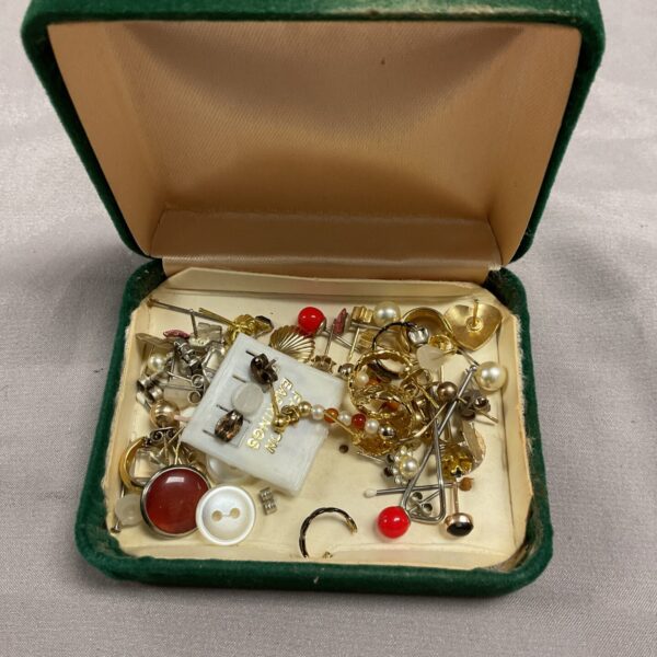 Vintage assorted earrings lot, costume jewellery collection.