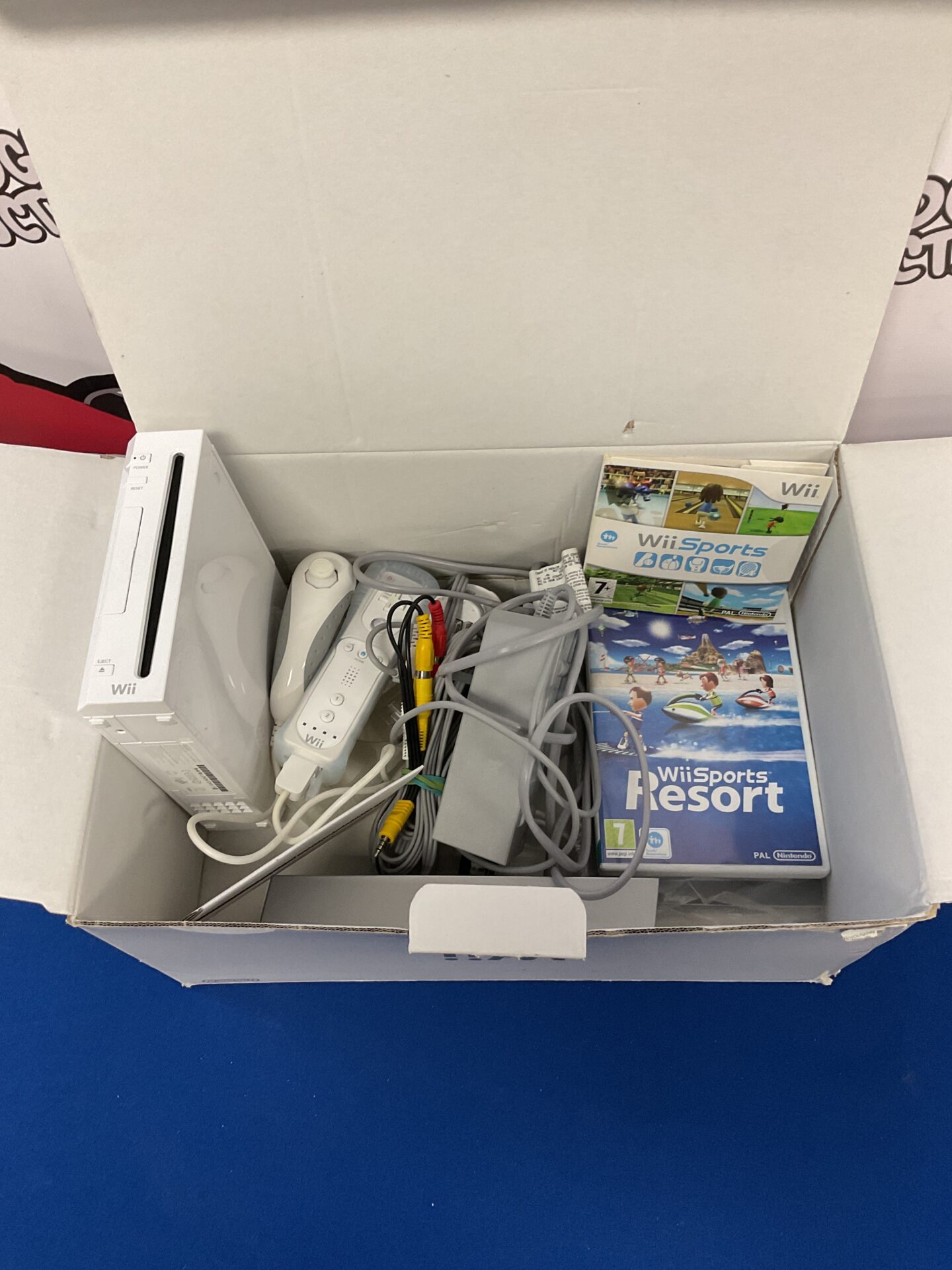 169 Nintendo wii console bundle with wii sports games