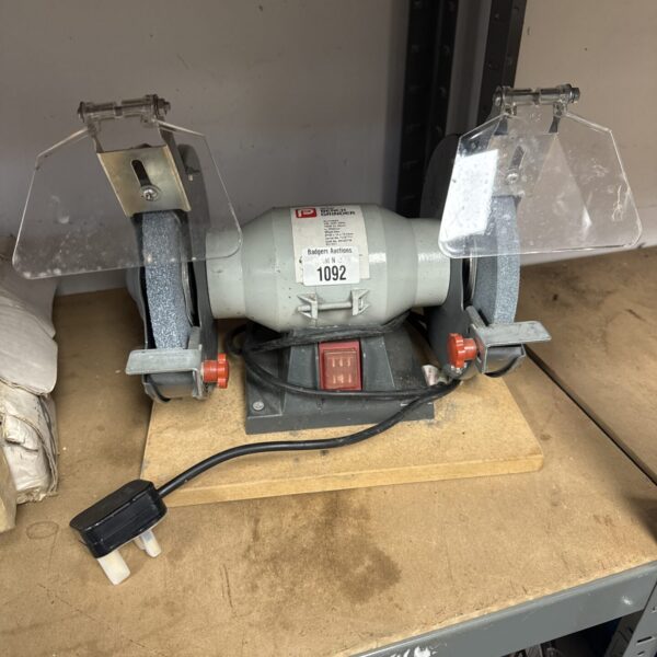 Performance Power 150w bench grinder in used condition.