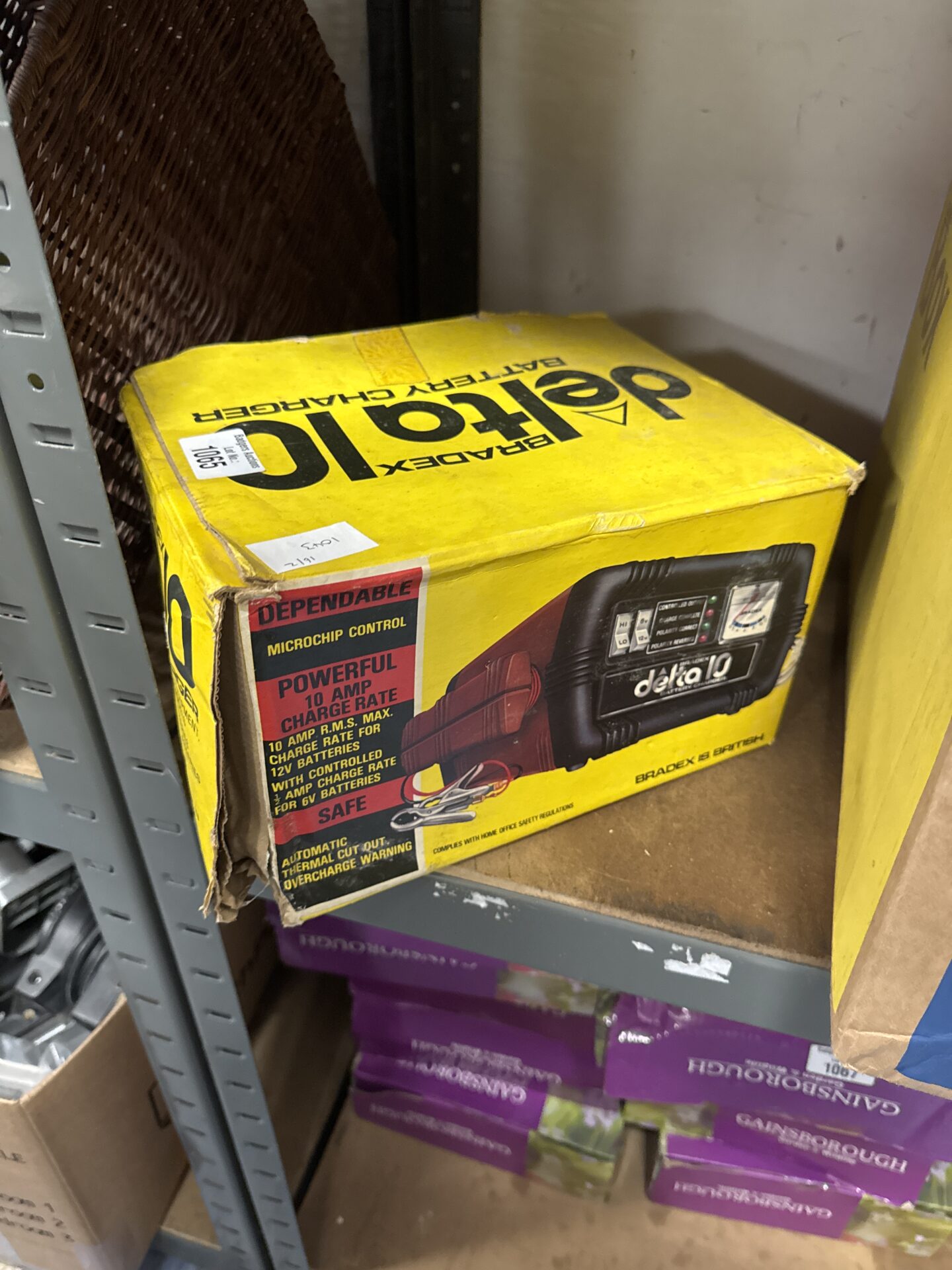 1065 Bradex delta 10 car battery charger