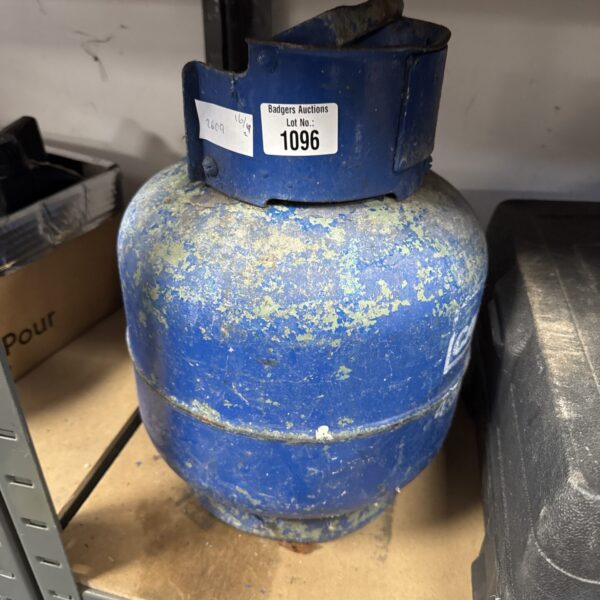 Blue Calor Gas 4.5kg butane canister for camping and outdoor use.