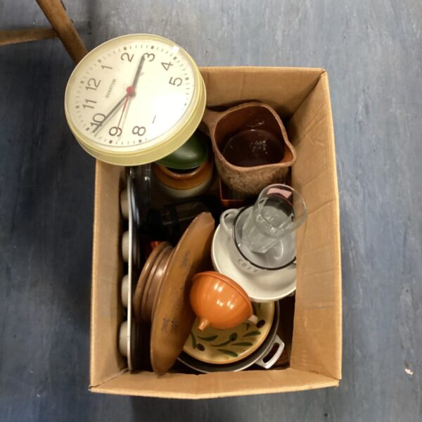 Mixed kitchenware lot including vintage clock and baking tray.