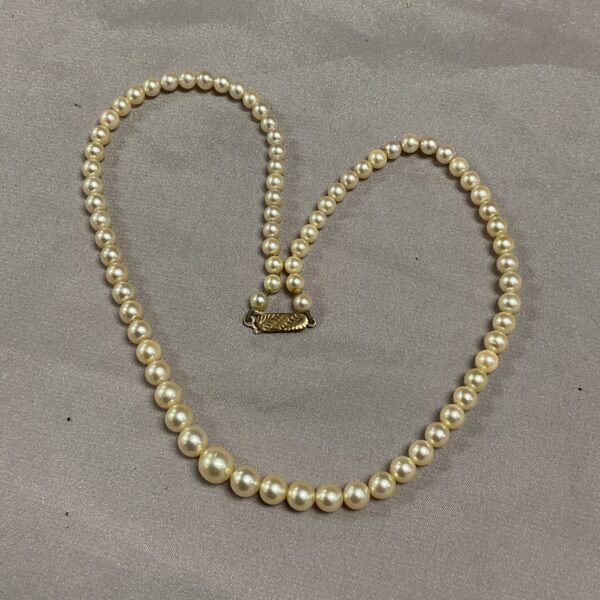 Vintage pearl necklace with 9ct gold clasp, elegant beaded jewellery.