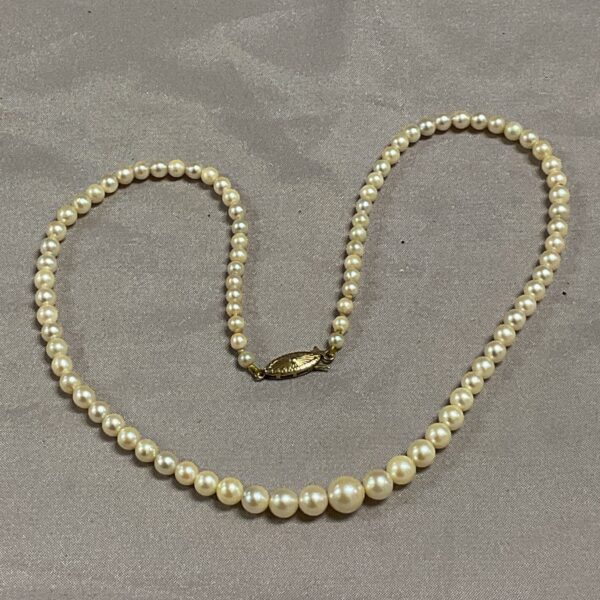 Cream pearl necklace with 9ct gold clasp, vintage style.