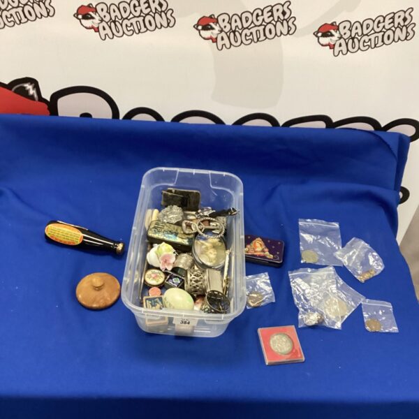 Mixed lot of vintage coins and curios for collectors.