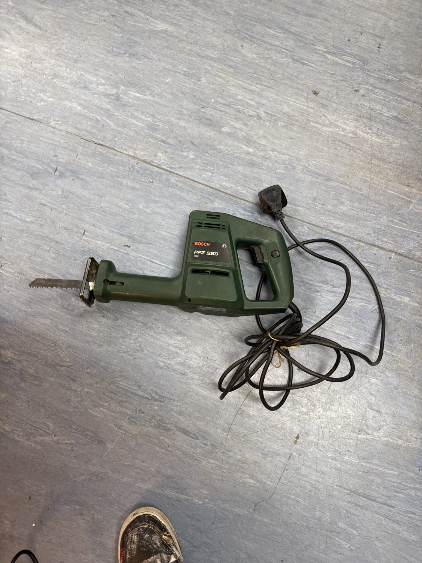 1042 Bosch pfz 550 reciprocating saw – working