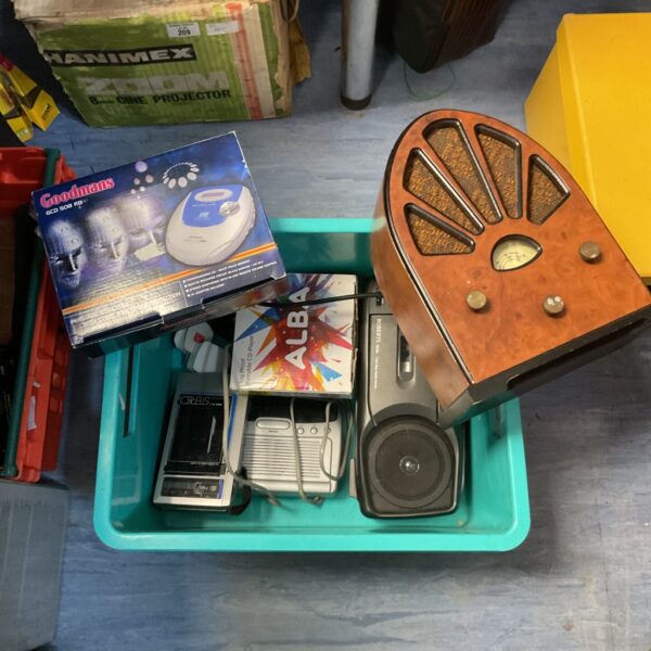 Vintage CD players and radios lot, including a Roberts radio.