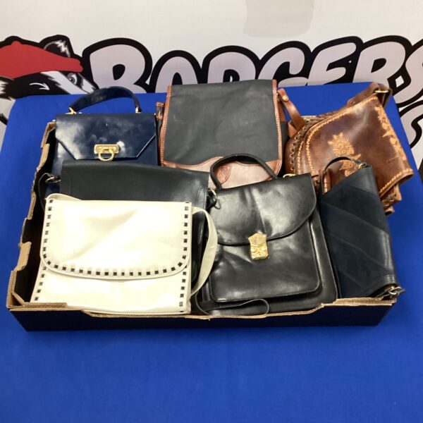 Assorted vintage and retro ladies handbags in a mixed lot.