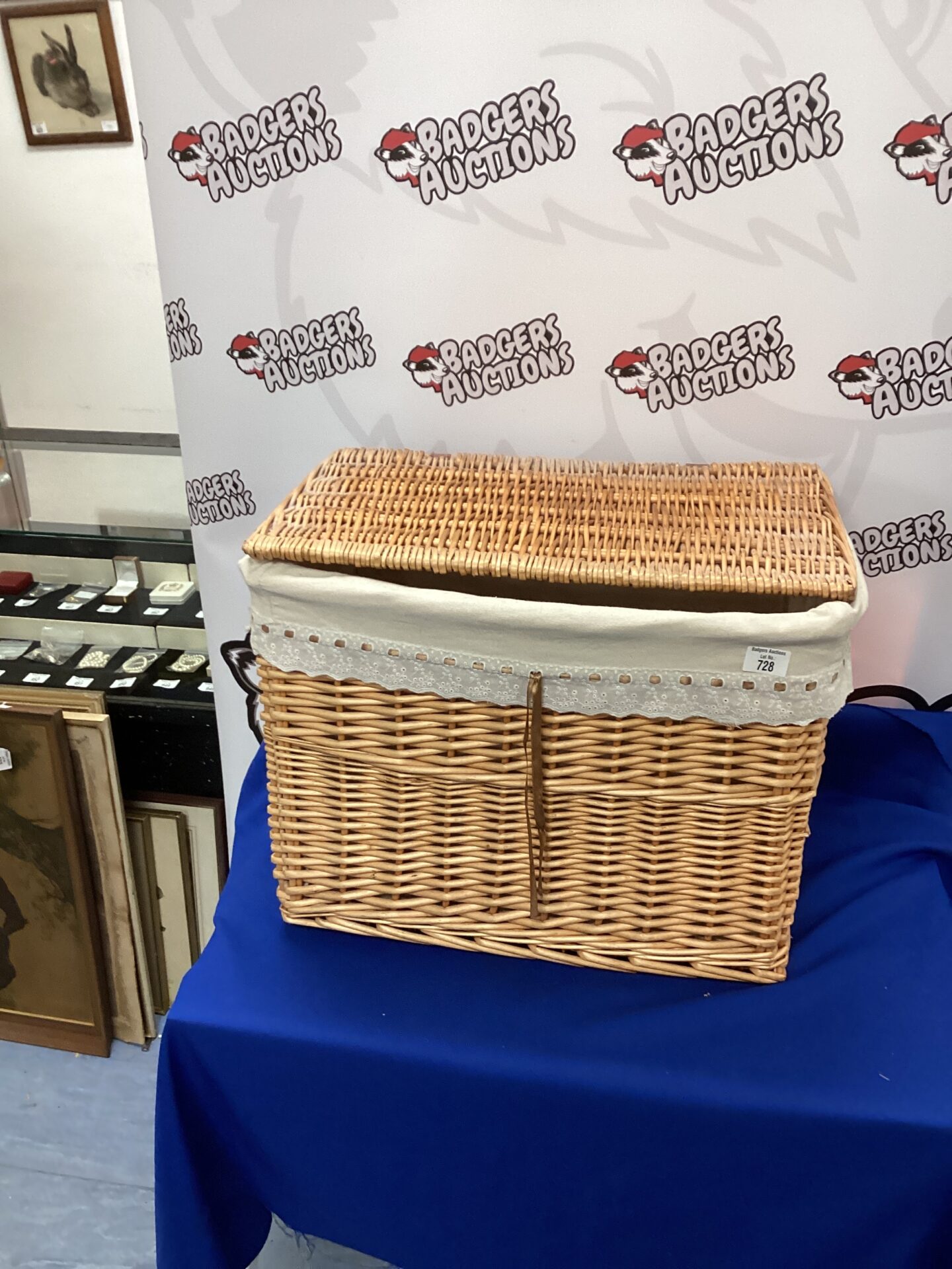 728 Large Wicker Laundry Basket