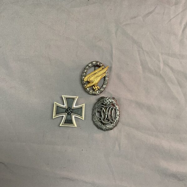 WW2 German pin badges lot, including an Iron Cross.