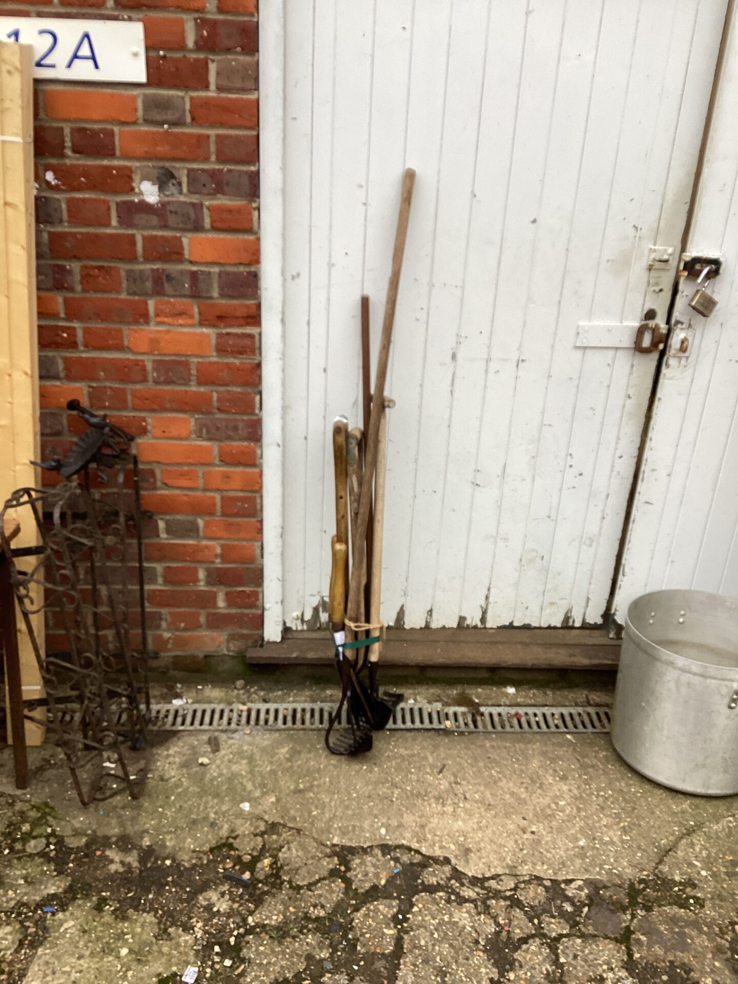 1203 Set of garden tools