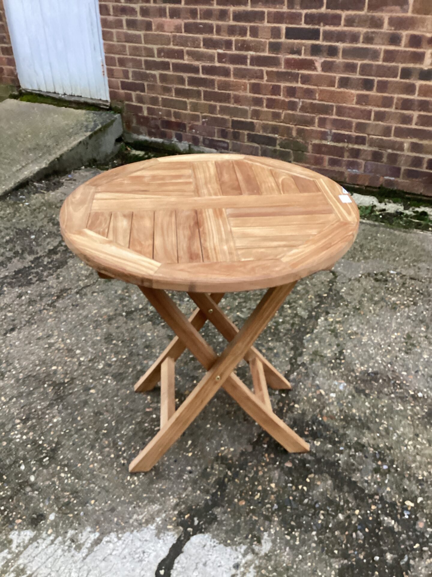 1183 Round folding wooden garden table
