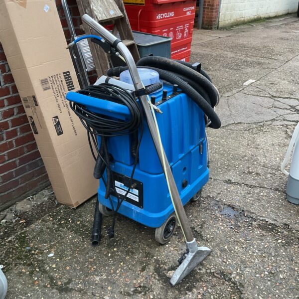 Santoemma Grace carpet cleaner machine for commercial use.