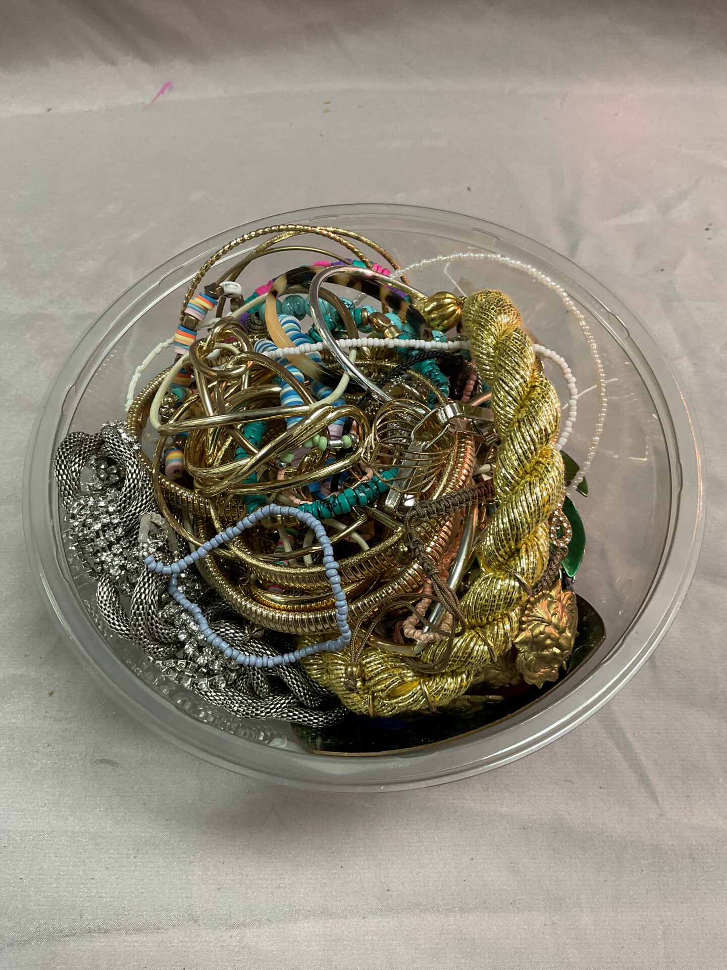 859 Tub of assorted costume jewellery