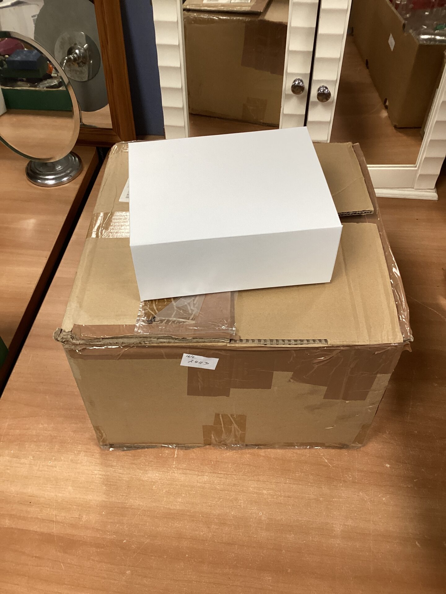 688 Box of flat packed magnetic boxes
