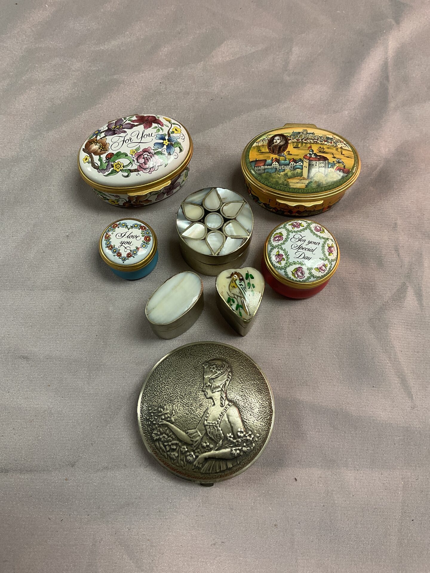 863 Collection of trinket and pill pots inc halcyon days enamels