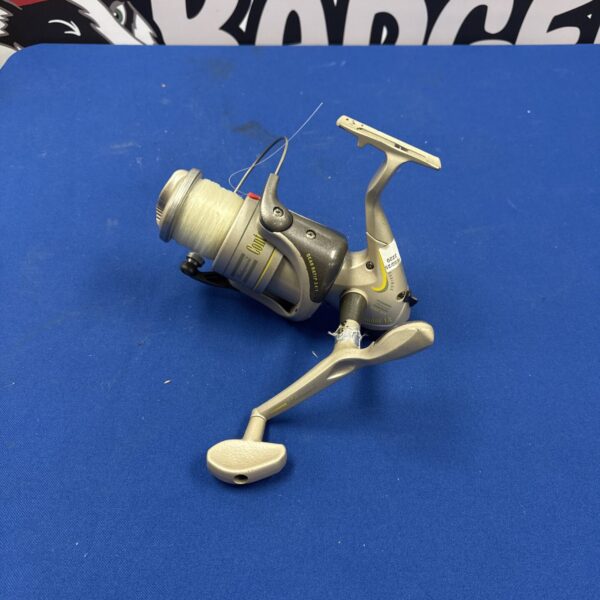 Front view of vintage Shakespeare Contender LS fishing reel.