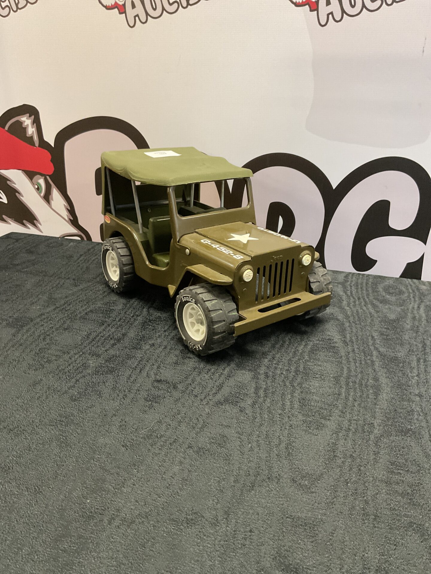 433 Tonka military jeep willis G-452-8 model