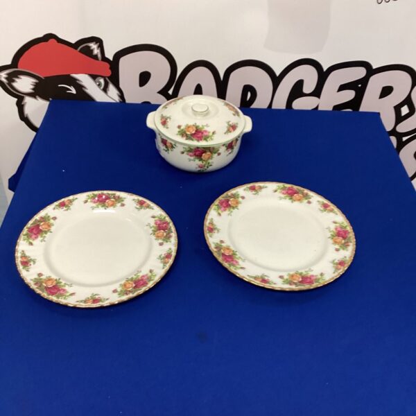 Royal Albert Country Roses collector plate and casserole dish set.