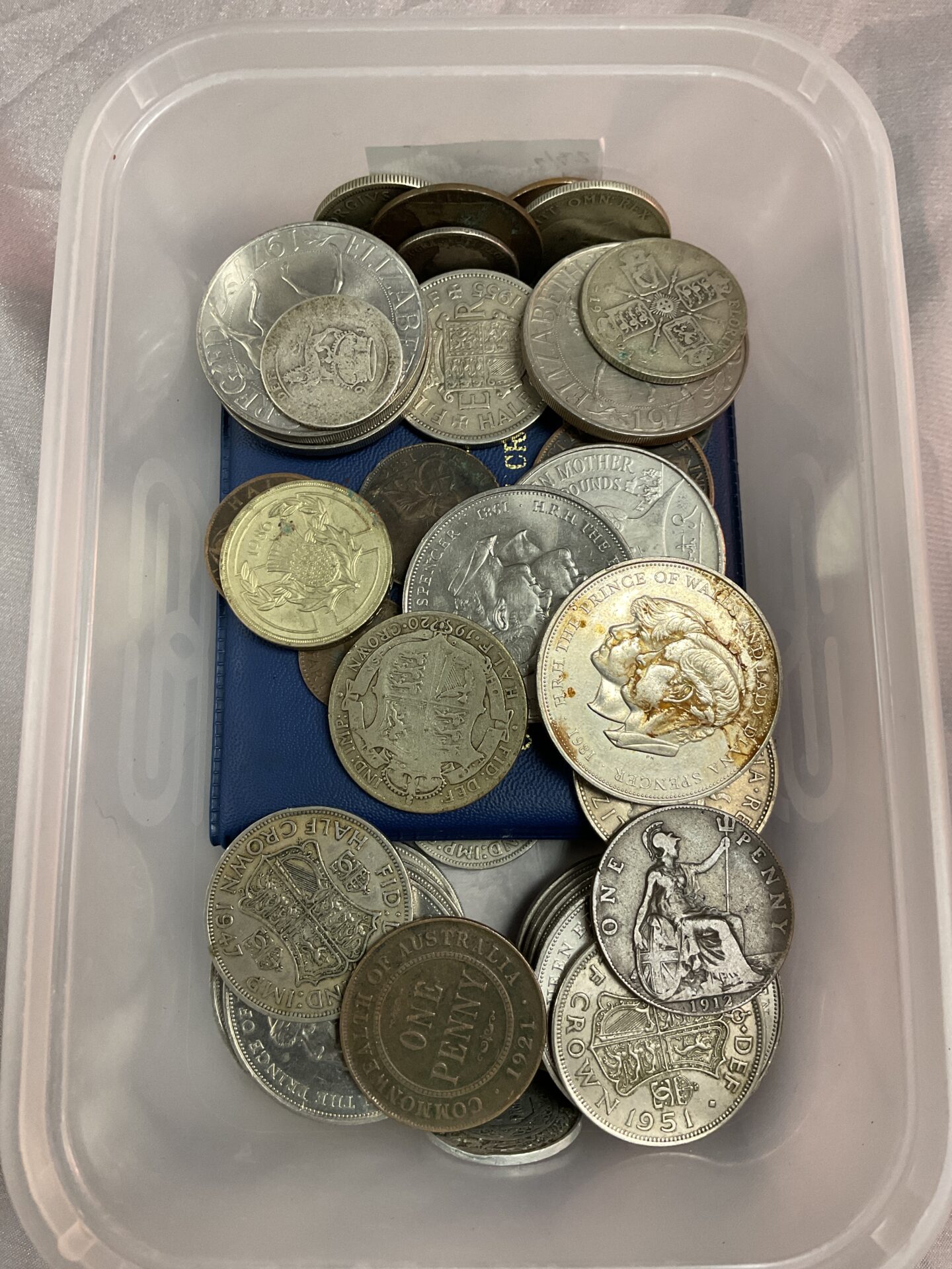 862 Tub of assorted coins Inc commemorative