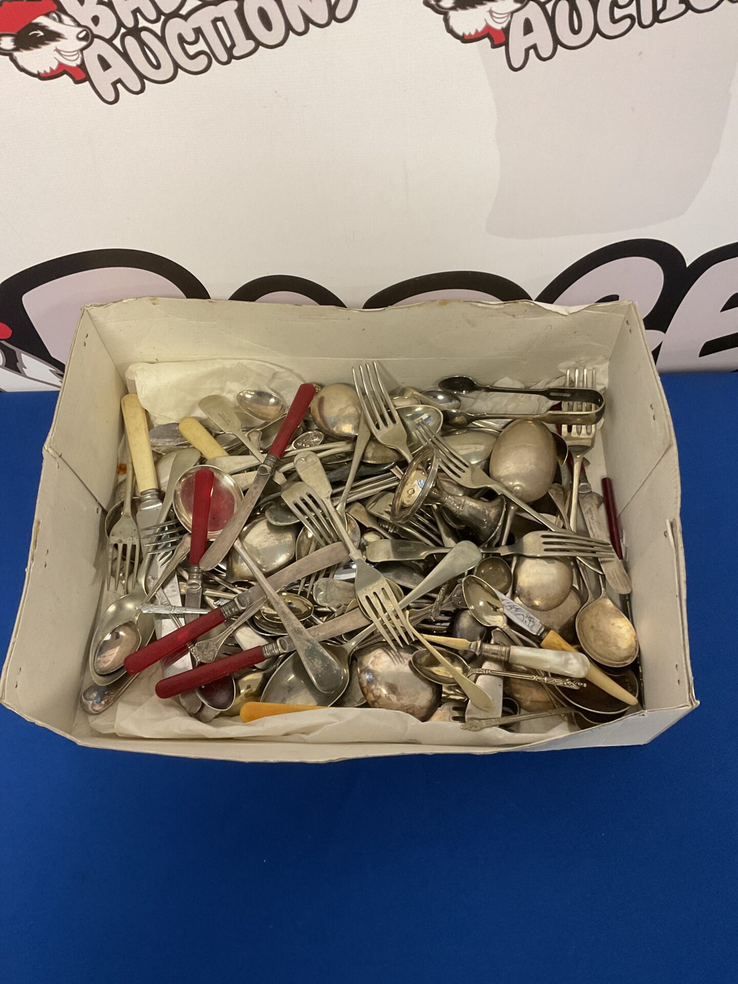064 Tray of silver plate cutlery