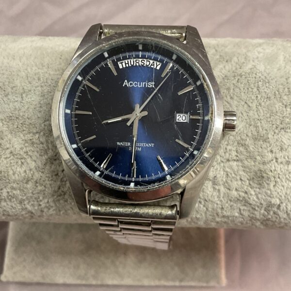 Silver Accurist quartz wristwatch with date display.