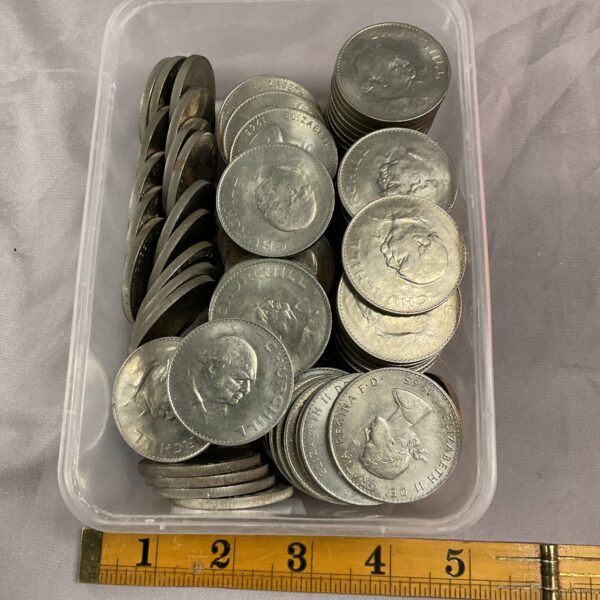 Lot of 100 Churchill crown coins for collectors.