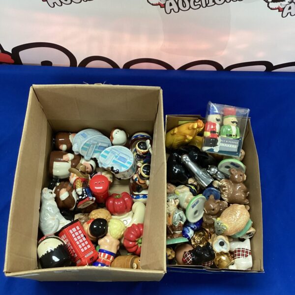 Large lot of vintage ceramic salt and pepper pots.
